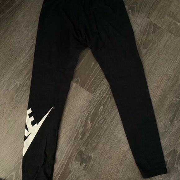 Nike Leggings - Picture 2 of 3